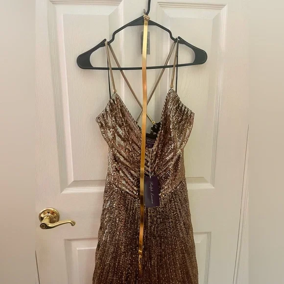 RALPH LAUREN - Gold Sequin Bella Hadid Dress - Size 8 - NWT - threedaughtersproperties.com RALPH LAUREN - Gold Sequin Bella Hadid Dress - Size 8 - NWT - threedaughtersproperties.com